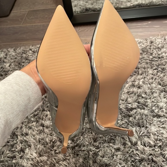 Brand New Steve Madden, Size 7 - Picture 2 of 3